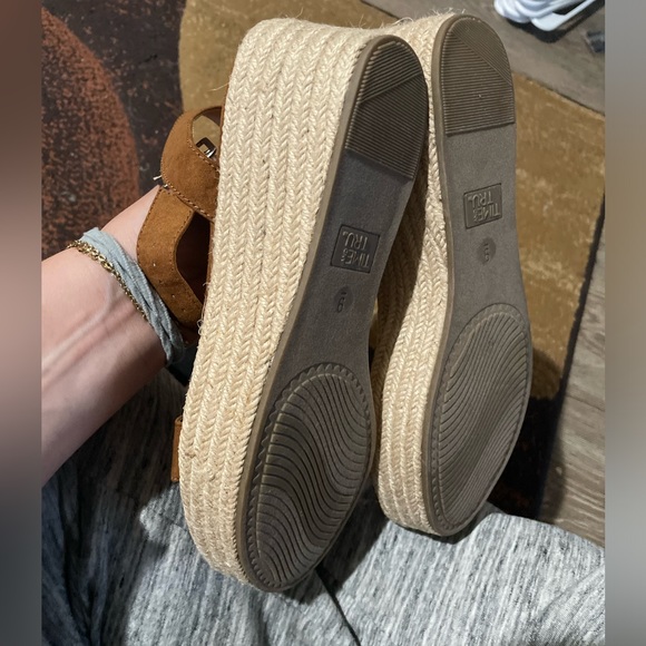 Suede wedge sandals - Picture 2 of 3